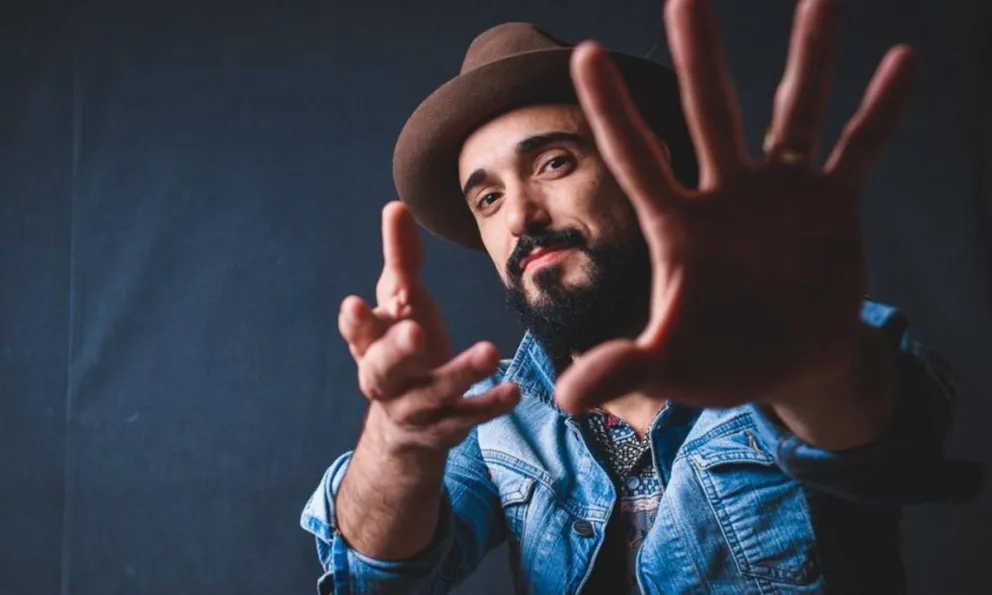 Abel Pintos tiene Covid: "ahora, reposo y a bancarla"