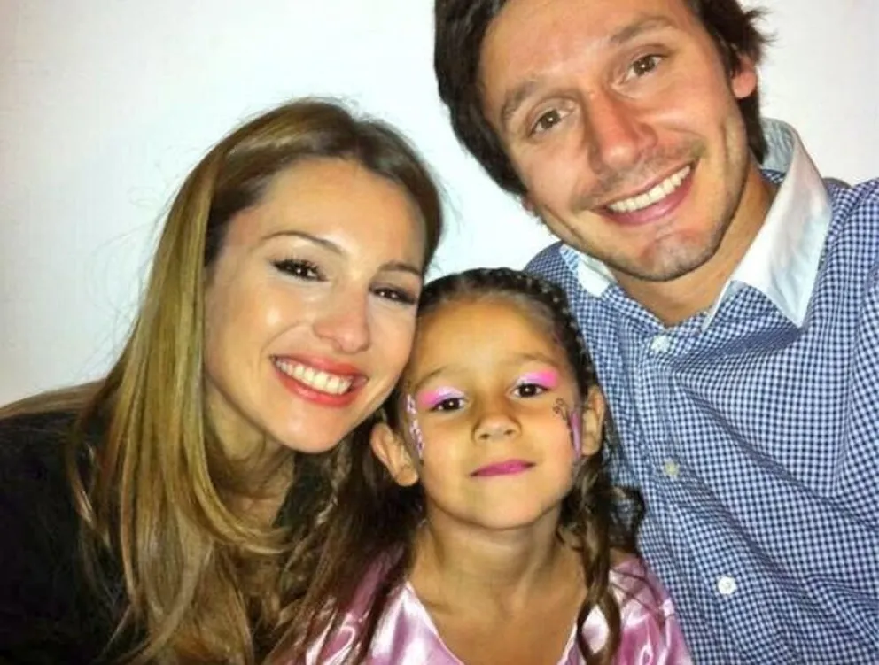 Pampita y Vicuña inauguraron una plaza con el nombre de su hija Blanca