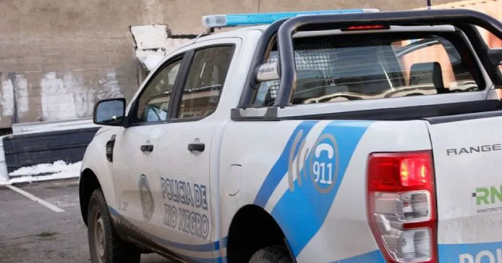 Una mujer se resguardó en el baño y evitó ser agredida por su pareja