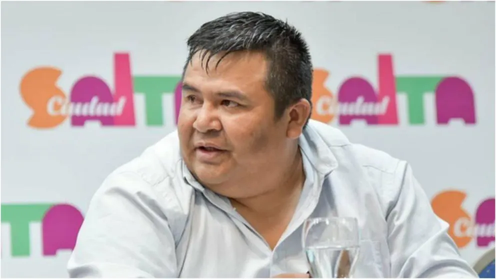 Ex concejal y humorista, condenado por robo, ahora trabaja para Pedidos Ya