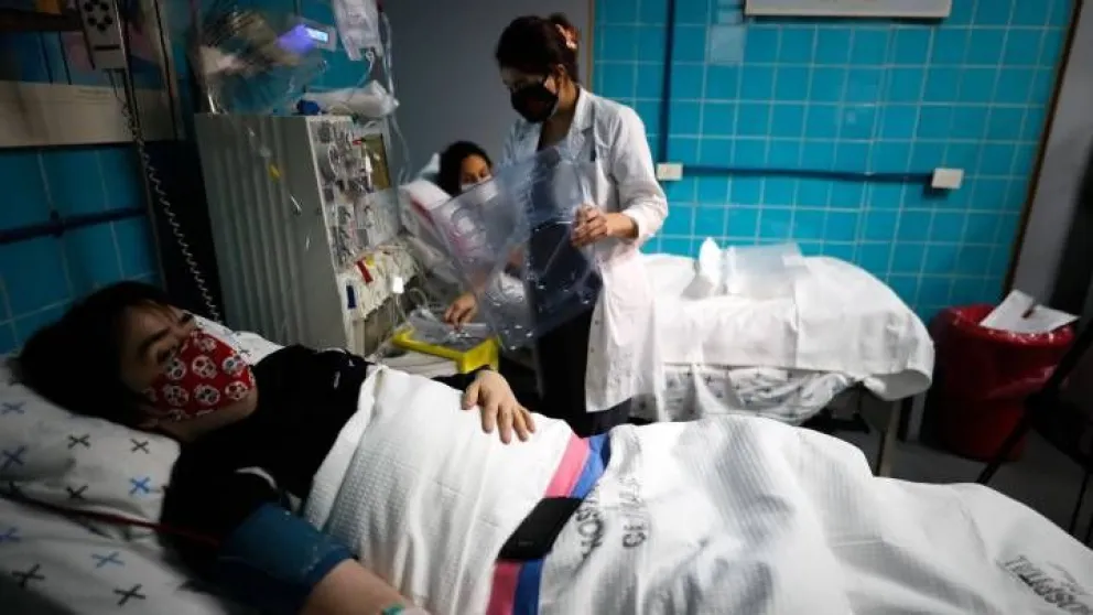 Las cifras no bajan: Se registraron 496 muertes y 24.475 nuevos casos en el país