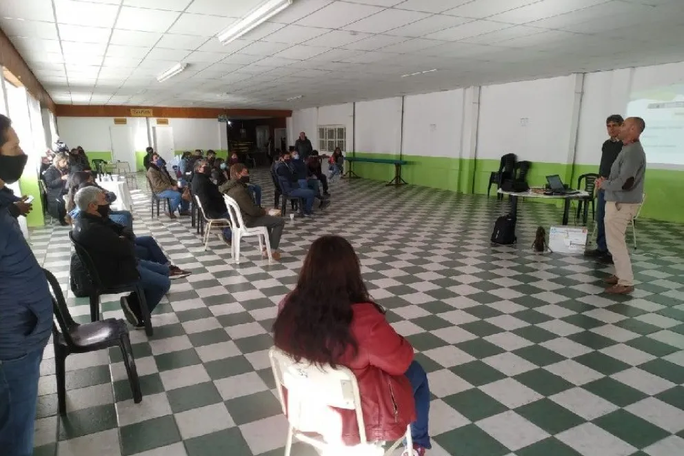 Trabajan en la implementación de bancos de forraje para los parajes rurales