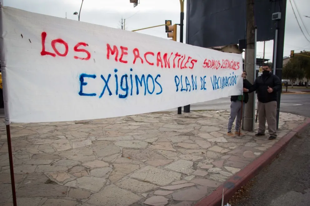 La Asociación Empleados de Comercio se manifestó exigiendo un plan de vacunación