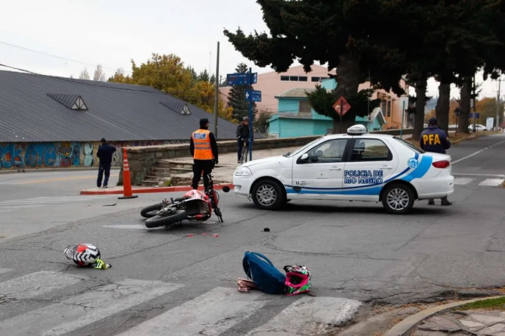 Conductor de la moto accidentada en la Costanera sufrió una fractura de clavícula