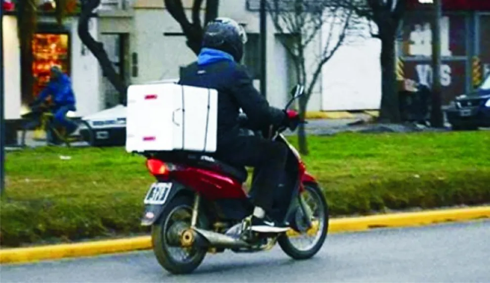 Delivery fue a entregar un sándwich y lo balearon pensando que era un ladrón