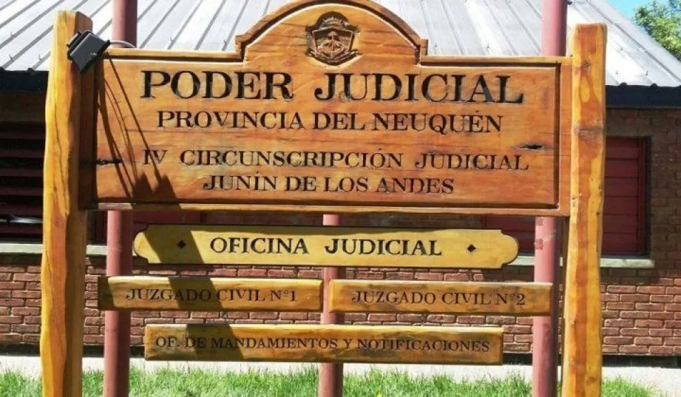 Violó, golpeó y amenazó a su novia adolescente durante meses