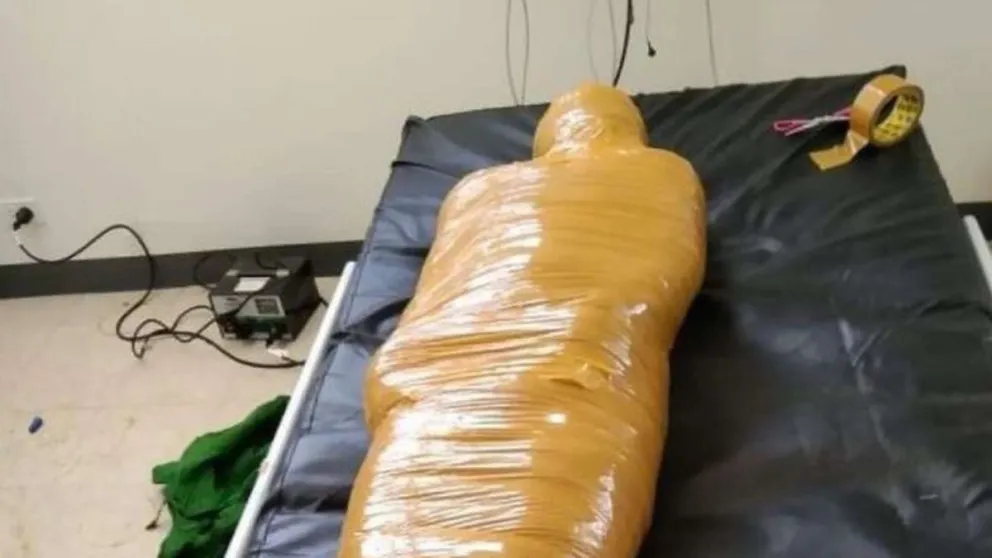 Pensaron que había muerto por Covid y lo embalaron “como una momia”