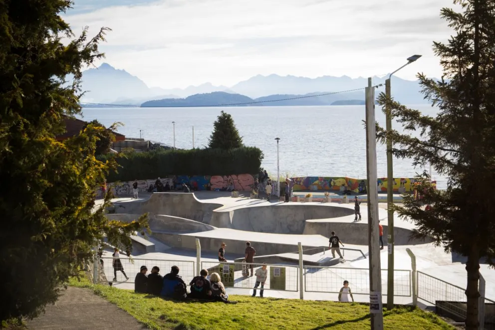 Los sorprendieron con 26 envoltorios de marihuana en el Skatepark de Bariloche