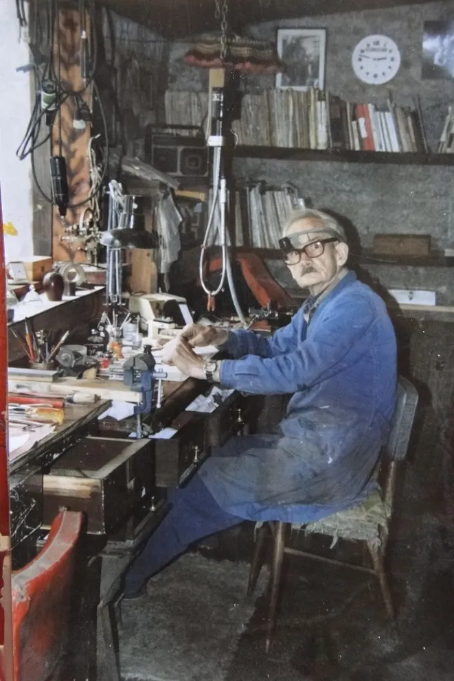 Entre el humo y los relojes