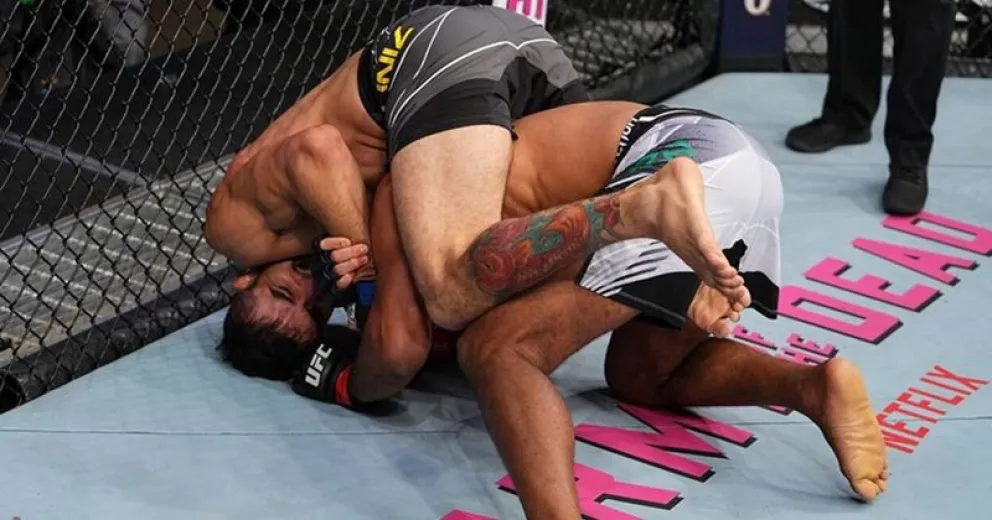 UF: el impactante momento en el que un luchador le rompe el brazo a su contrincante