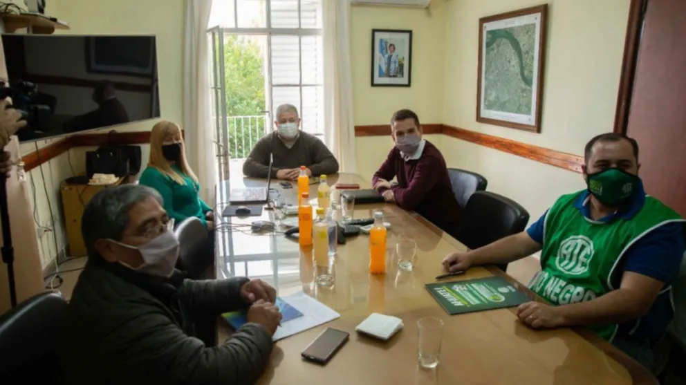 El gobierno propuso el pago de la indumentaria en dos cuotas