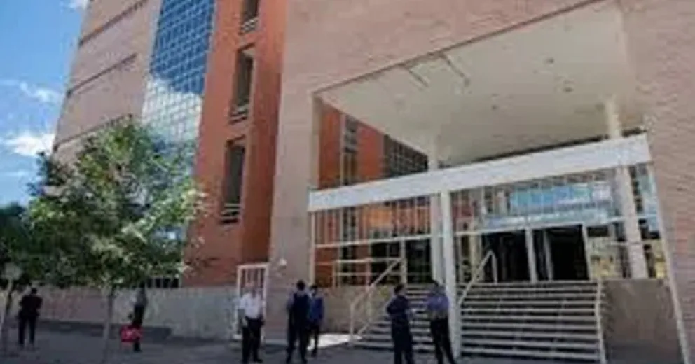 Fue a trabajar con síntomas de Covid porque “no creía” en el virus y ahora dio positivo