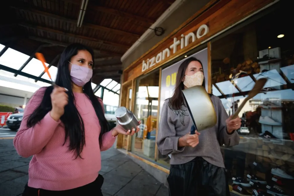 Cacerolazo de comerciantes en calle Onelli