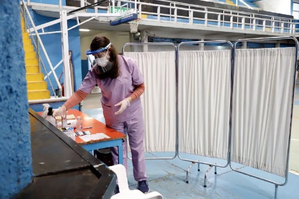 Ya testean sospechosos de COVID en el gimnasio Pedro Estremador