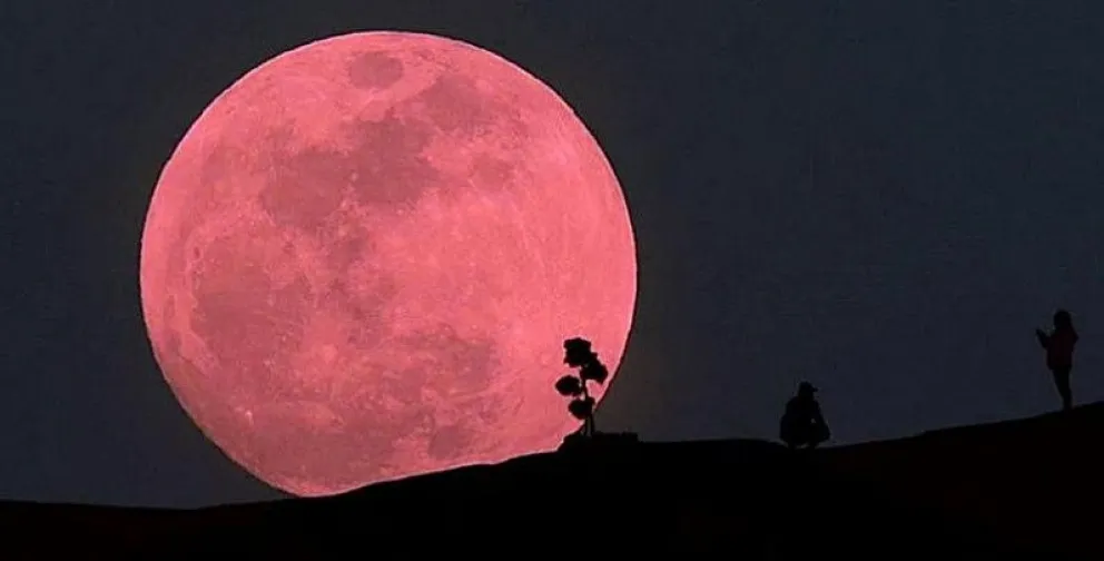 Luna de Sangre y Superluna de Flores, los dos fenómenos astronómicos de mayo