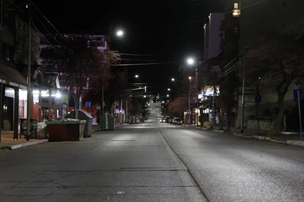 Primera noche de restricciones: postales de los controles y calles vacías