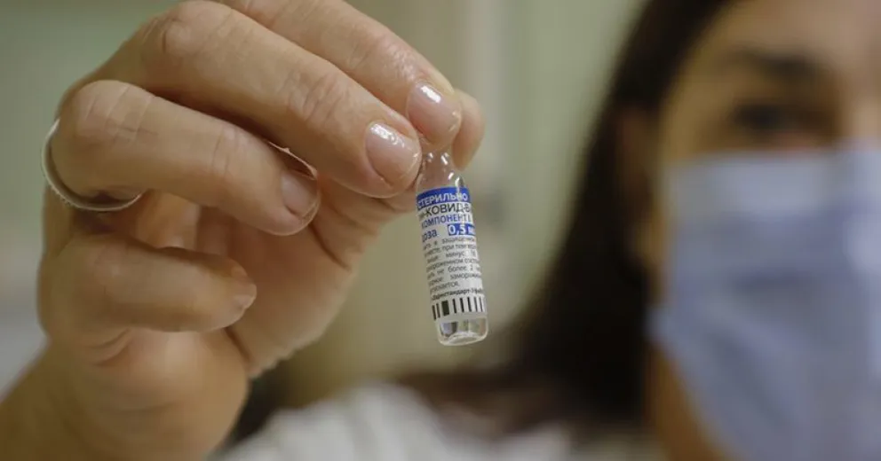 El rito de pinchazos y contención de las vacunadoras de Río Negro