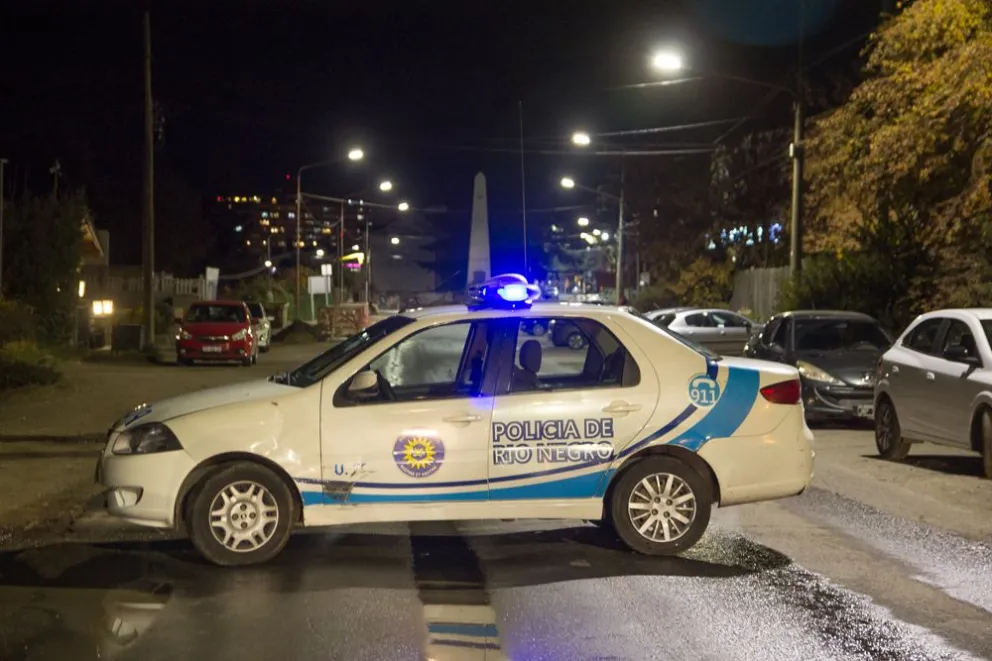 Ladrones con mala puntería: robaron una registradora, llena de papeles