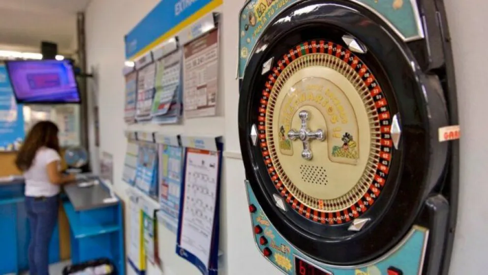 La dueña del comercio informó que la ganadora del premio no podrá ingresar a sus locales.