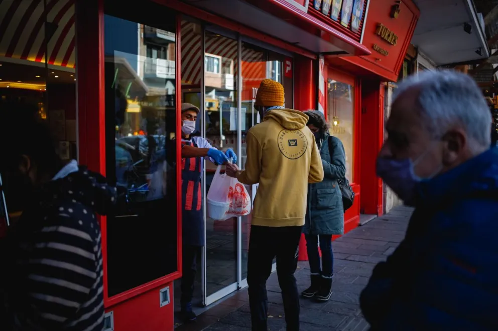 ¿Cómo transitan el confinamiento los turistas que se encuentran en la ciudad?