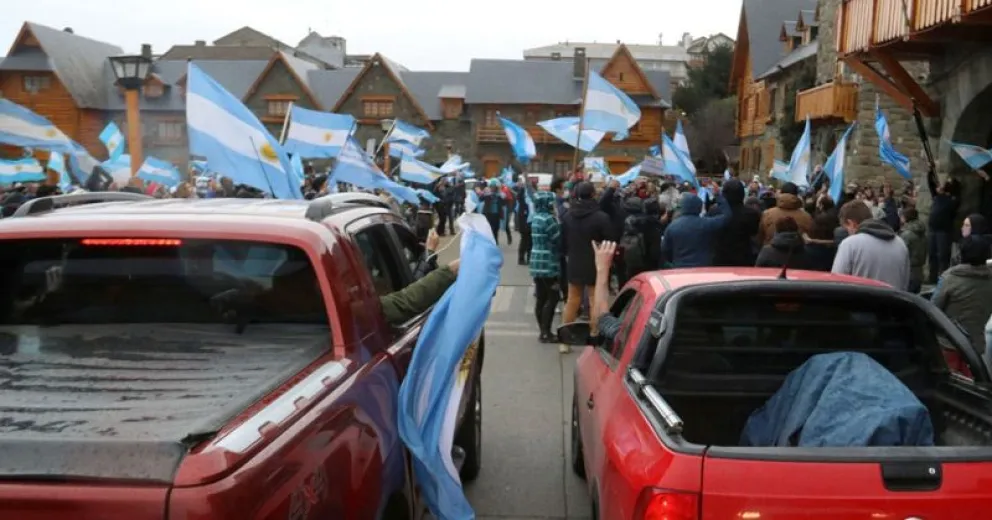 Importante caravana y concentración en el Centro Cívico