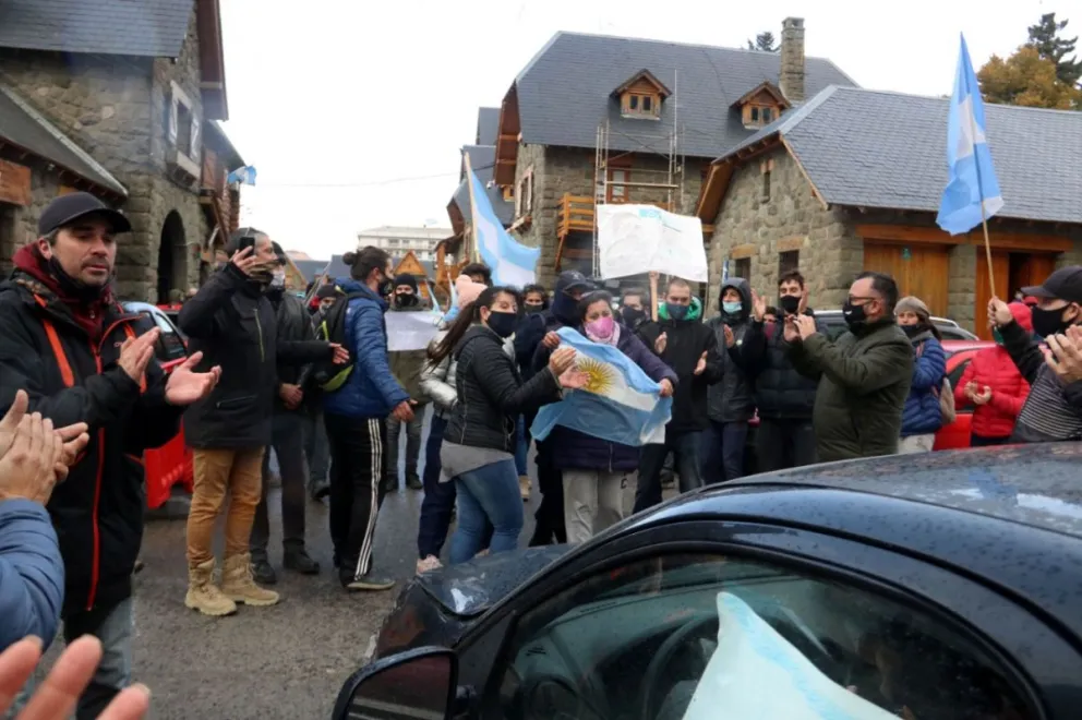Tras un momento tenso, el reclamo contra las restricciones se hizo sentir con potencia