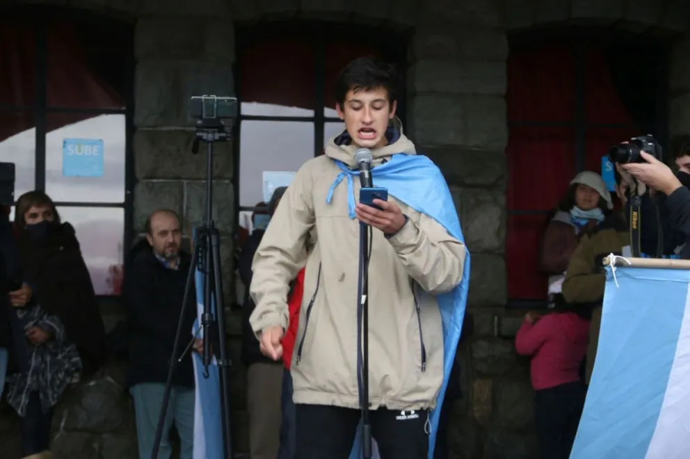 “Cuando la educación no es esencial, la ignorancia se vuelve política pública”