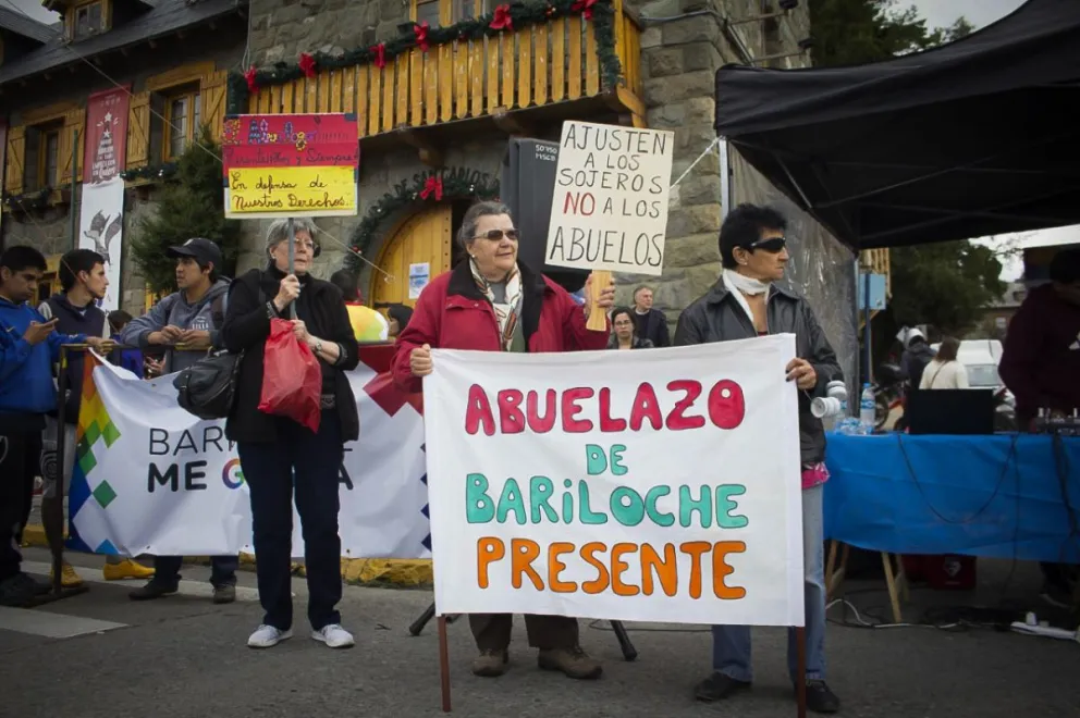 Suspendieron el "Abuelazo" previsto para el mediodía en Bariloche para adherir a la Marcha Federal