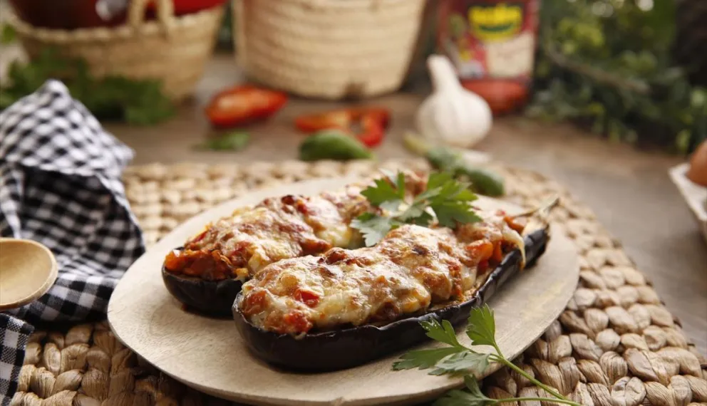 ¡Una delicia! Berenjenas rellenas al horno con queso gratinado