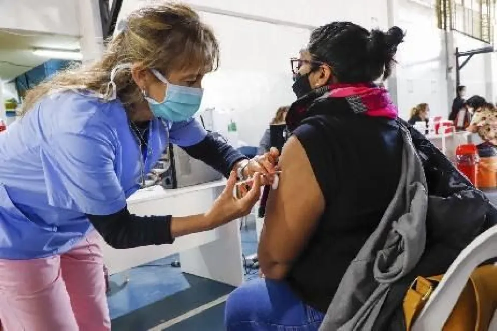 ¿Cuáles son los factores de riesgo que se toman en cuenta para vacunar a alguien?