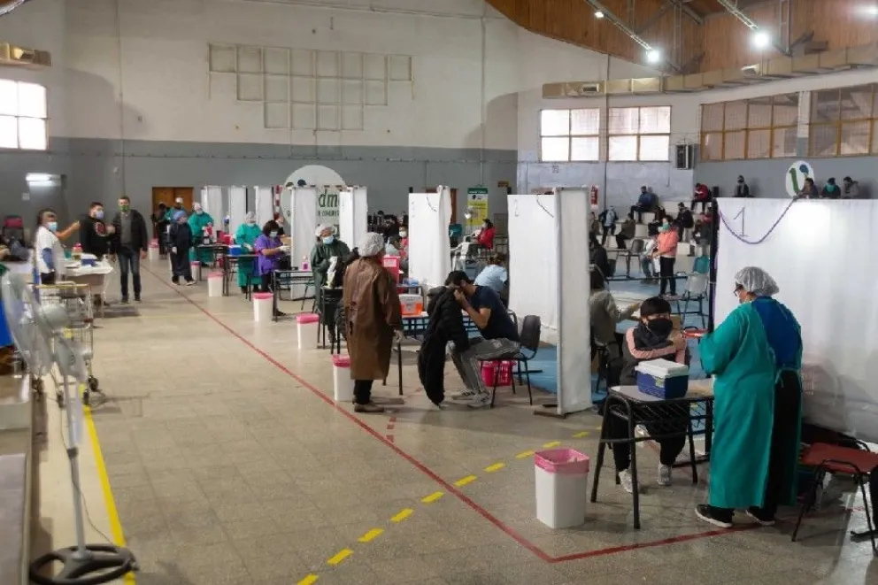 El 77,6% de los inscriptos en Río Negro ya recibió una dosis de la vacuna