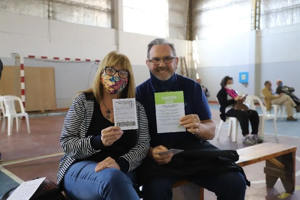 Atención: el lunes empiezan a vacunar a personas de entre 50 y 59 años sin factores de riesgo  