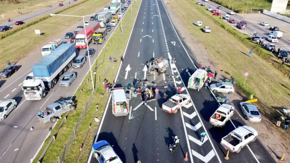 Increíble choque múltiple en Panamericana: un muerto y nueve heridos