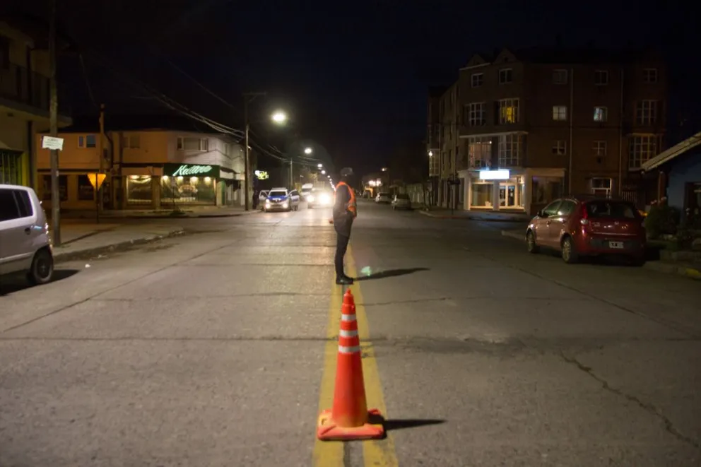 Se pasaron de copas en el centro y llegaron a un puesto policial: terminaron presos