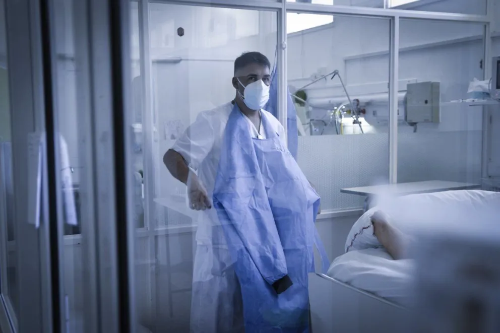 Dramática evolución de la ocupación de camas UTI públicas y privadas