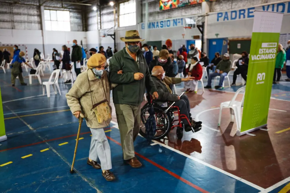 Convocan a mayores de 60 años a recibir la segunda dosis de AstraZeneca