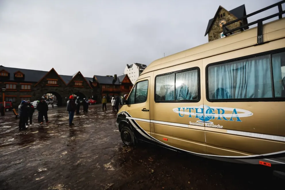 Gastronómicos marchan hacia una asamblea por la quita de asistencia