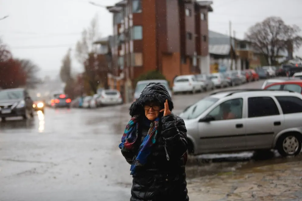 Alerta por vientos fuertes y continúan las lluvias