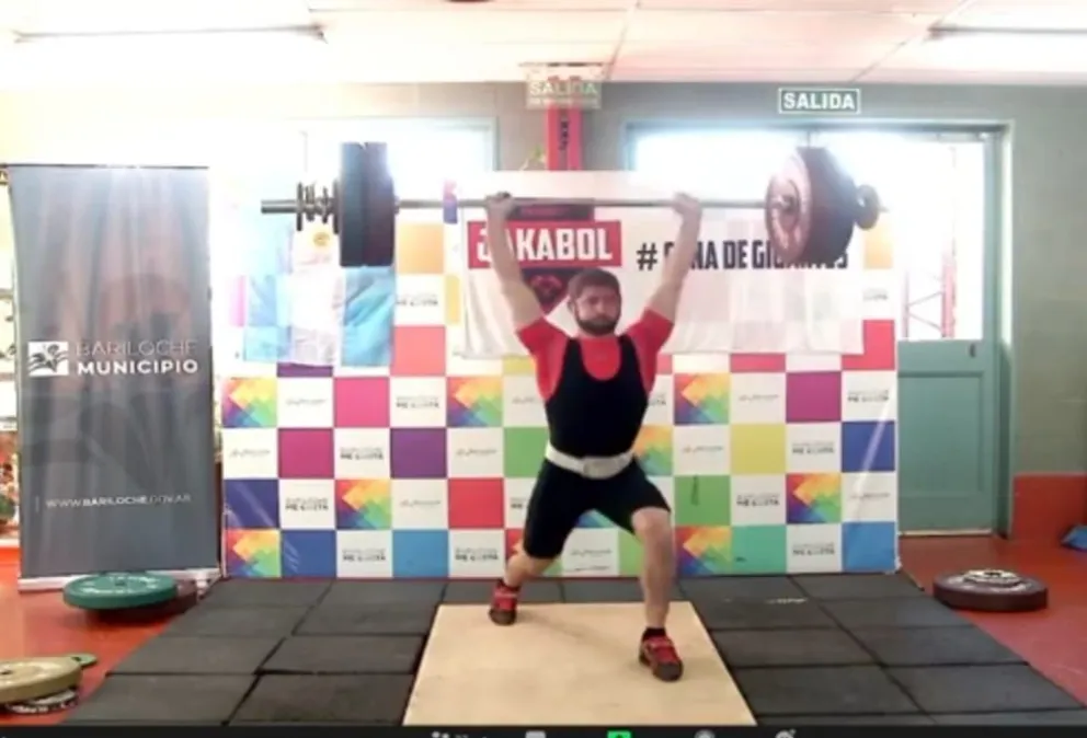 Entrenador y atleta de un gimnasio de Bariloche es el nuevo campeón mundial máster de levantamiento de pesas