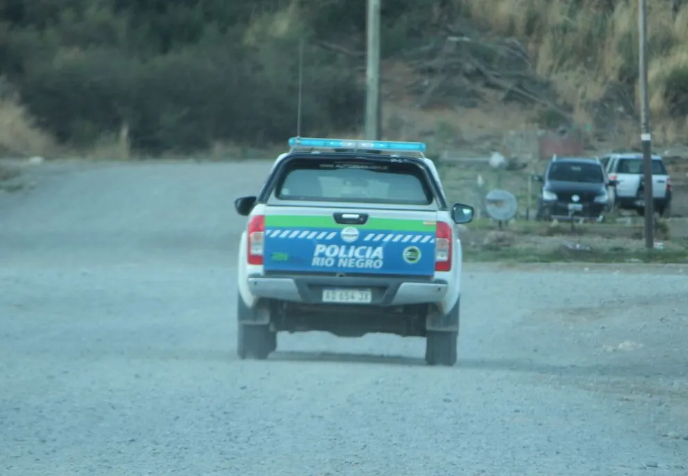 Se abalanzó contra un efectivo policial tras un enfrentamiento con armas en el Alto