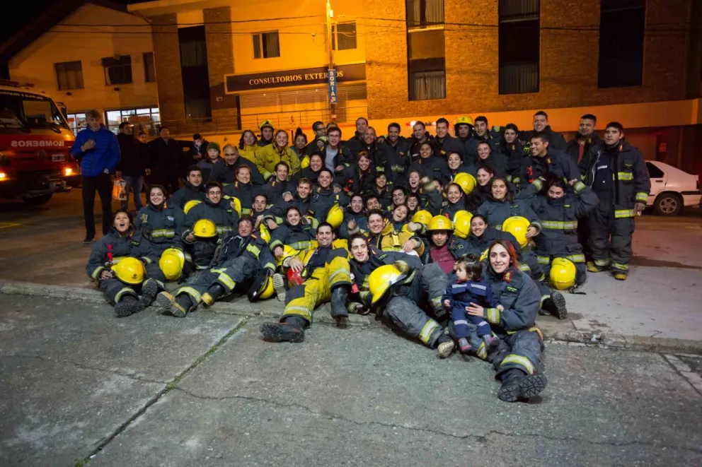 Sirenas y caravana por el Día del Bombero Voluntario