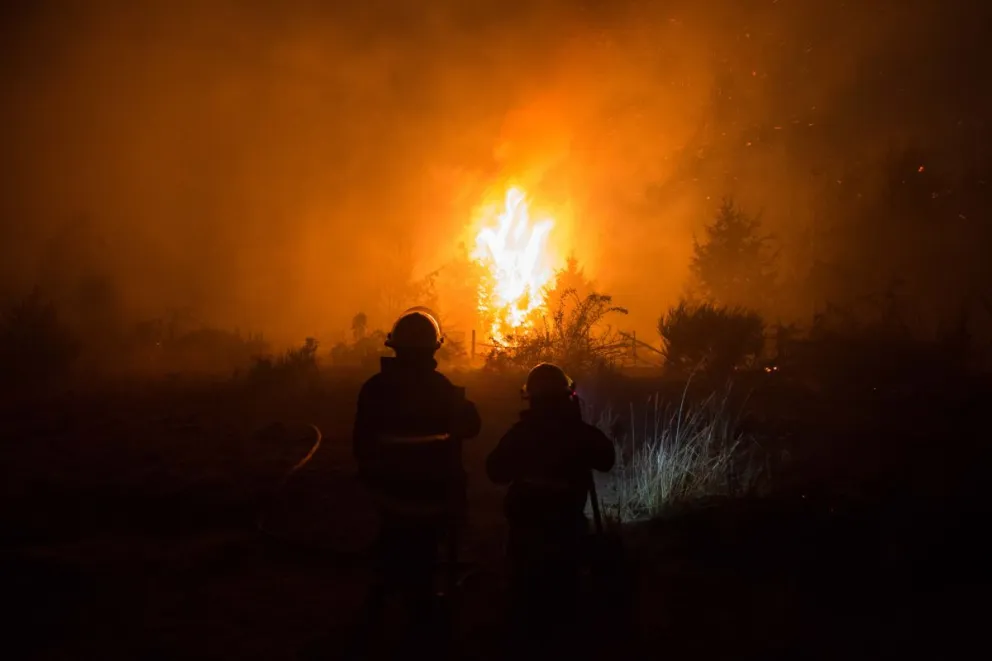 Bomberos acudieron a dos incendios en la madrugada de Año Nuevo