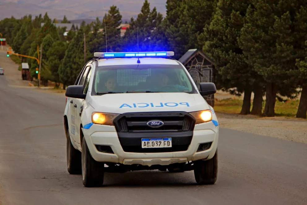 Dos menores involucrados en el robo de elementos de un vehículo estacionado