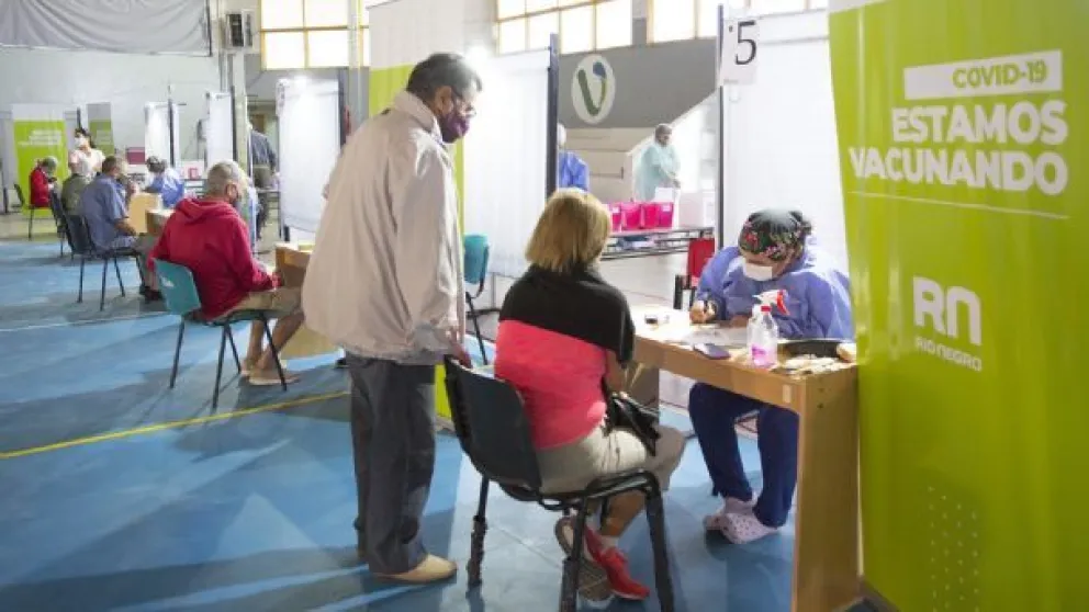 Vacunas: Más de 27 mil personas de 50 a 59 años sin riesgos ya se inscribieron 