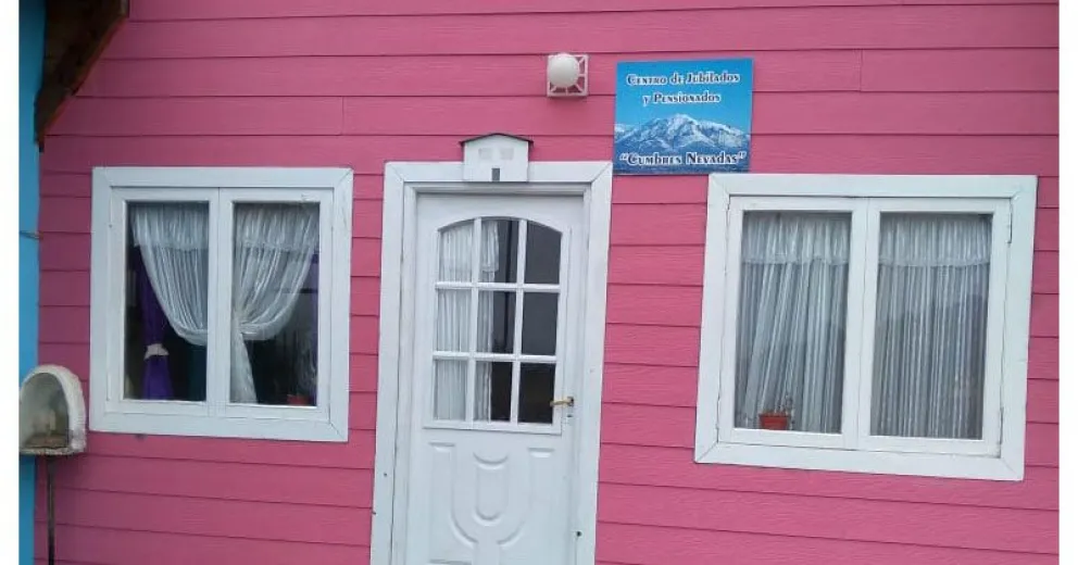 El Centro de abuelos "Cumbres nevadas" se propuso hacer una ampliación pero necesita del apoyo de la comunidad