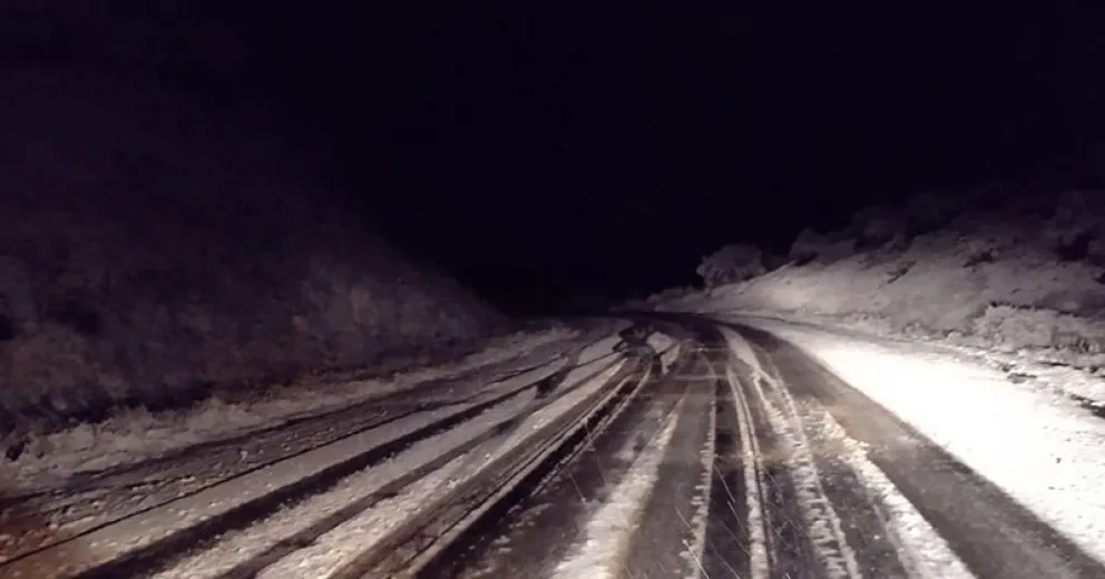 Piden circular con extrema precaución entre Bariloche y El Bolsón por nevadas aisladas  
