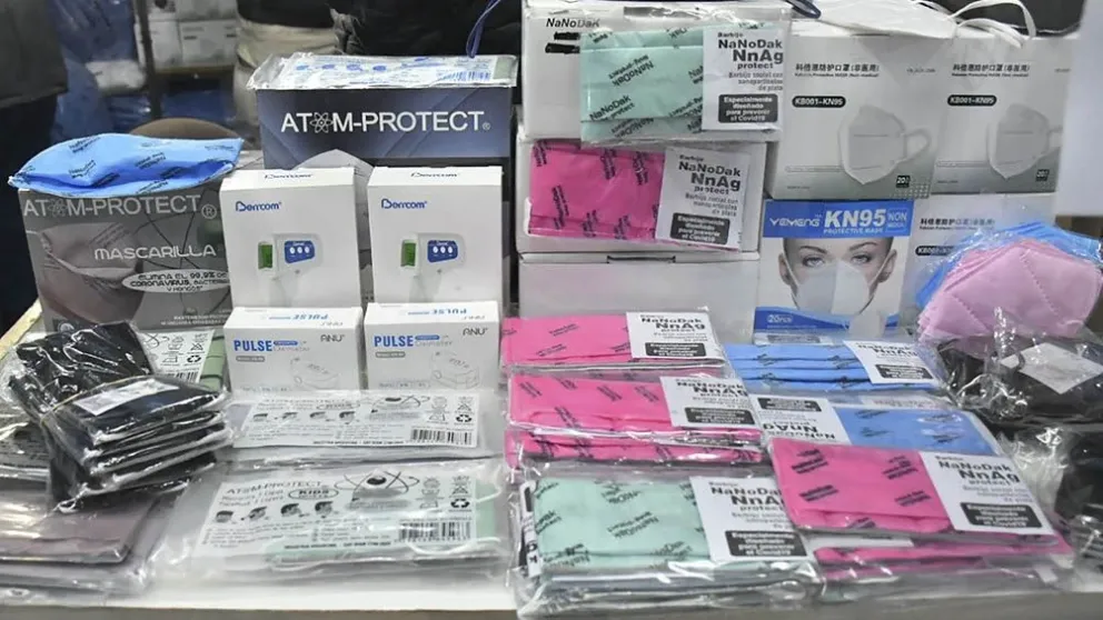 Desbaratan banda que fabricaba y vendía imitación de barbijos de Conicet