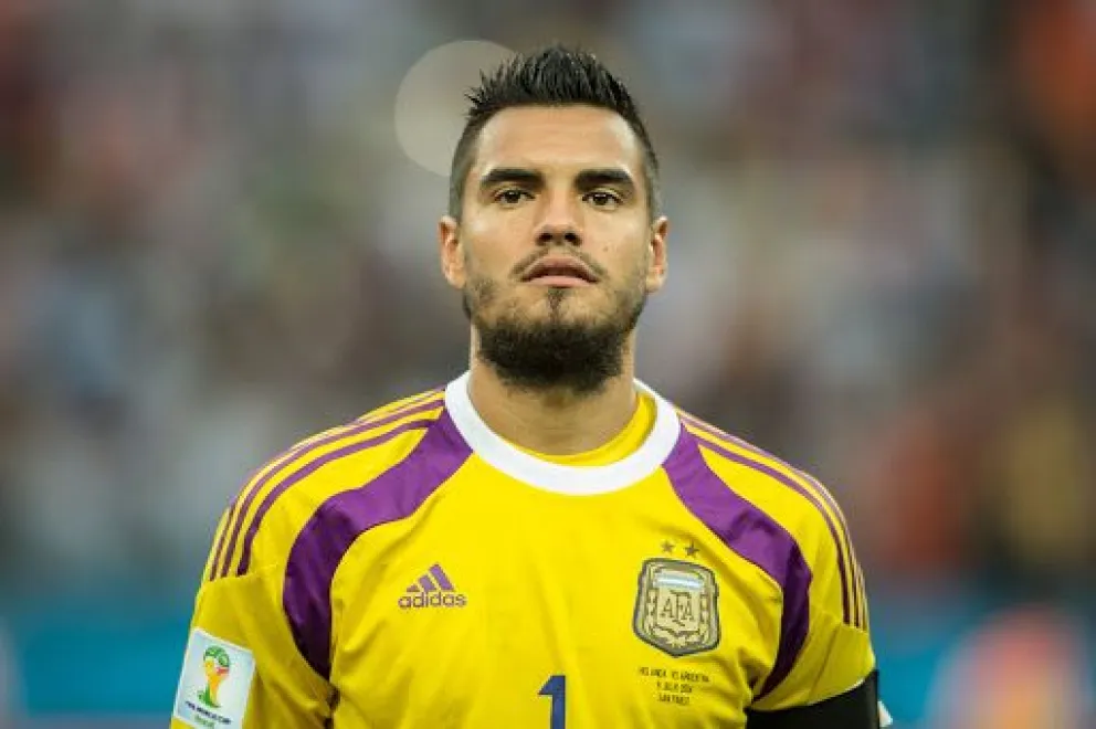 Sergio Romero: "Sigo jugando al fútbol por el sueño de volver a la Selección"