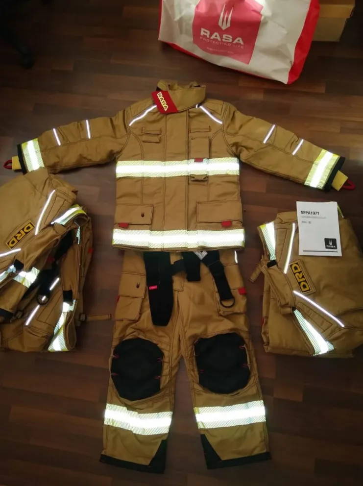 Entregaron treinta trajes estructurales a bomberos de Ruca Cura y Campanario