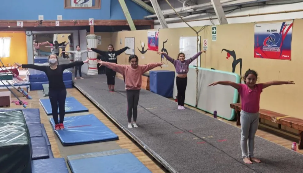Una escuela de Gimnasia que no baja los brazos